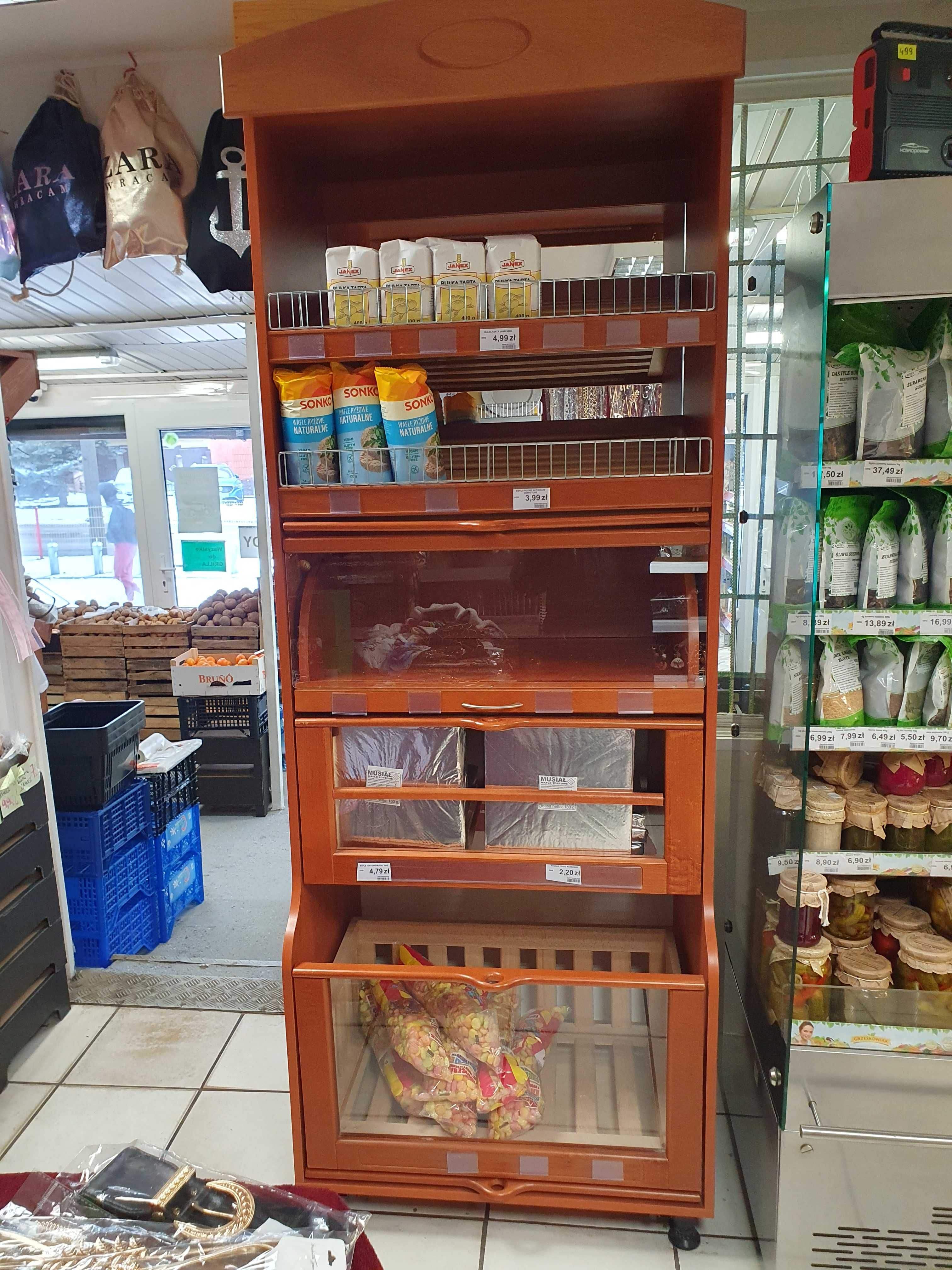 Wyposażenie sklepu  lodówki i witryny chłodnicze