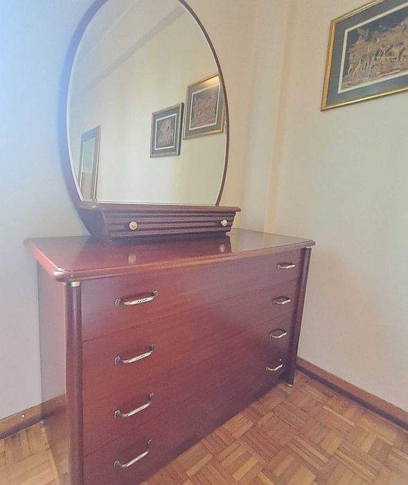 Cómoda de muito boa qualidade com Espelho