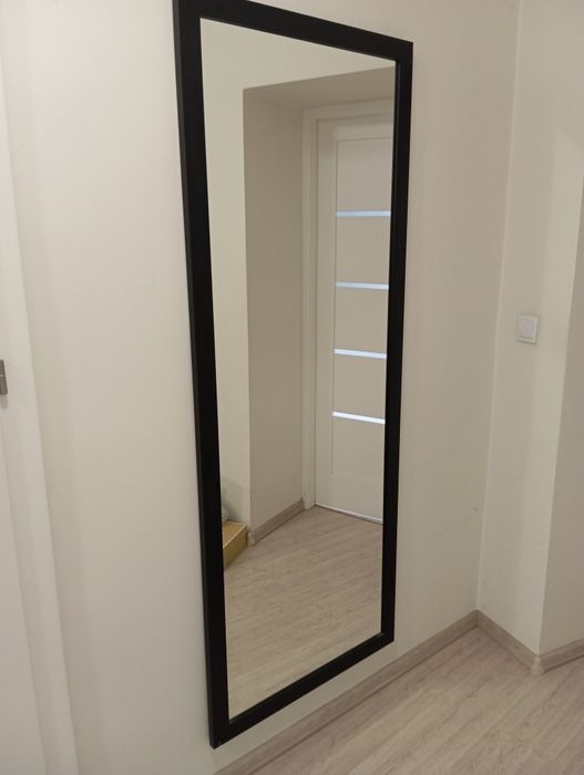 Duże lustro w ramie 70/180
