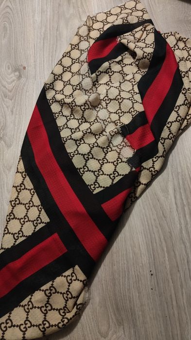 Chusta szal logo G G