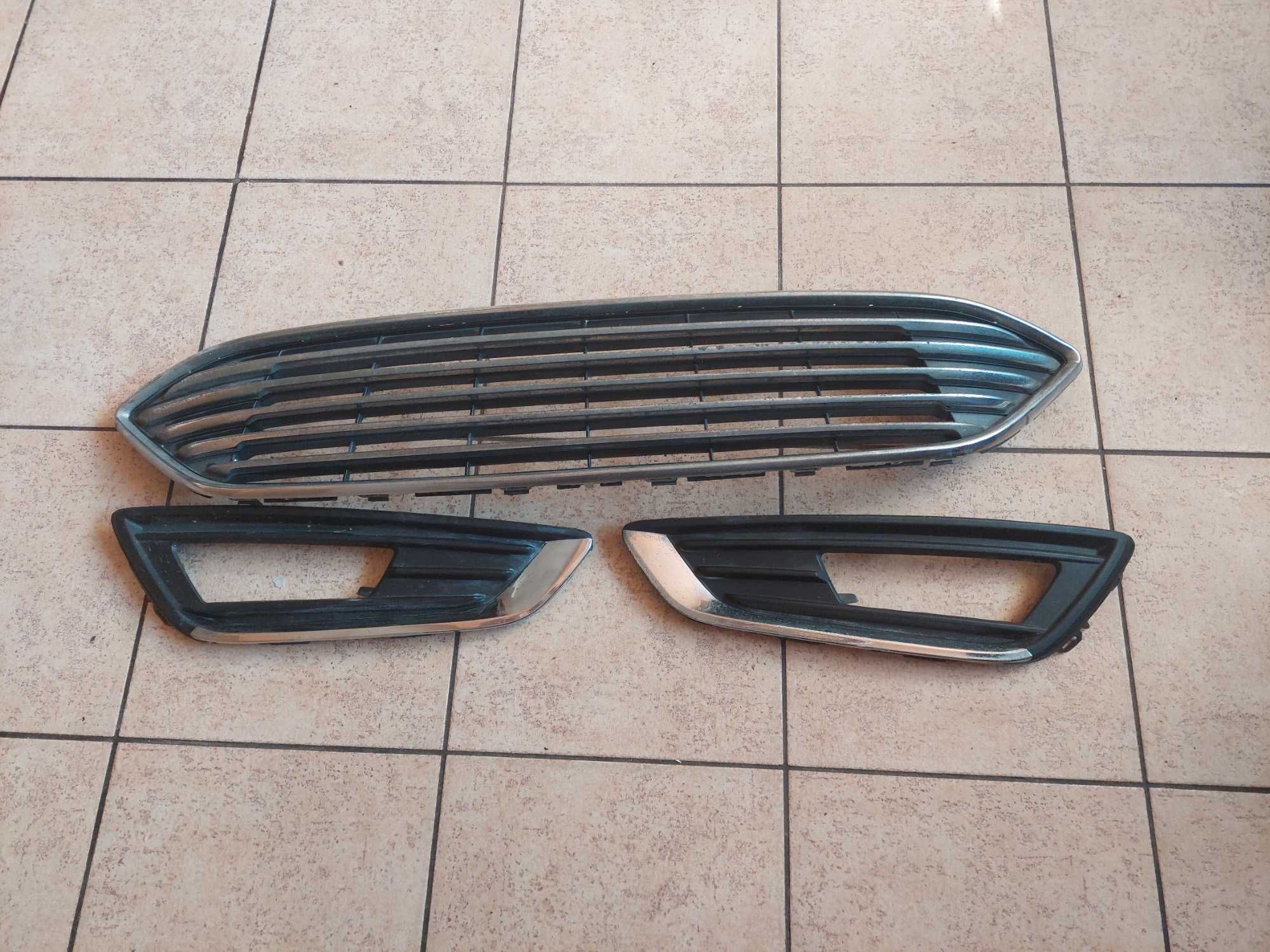 Ford Focus MK3 LIFT atrapa grill , kratka halogenu chrom
