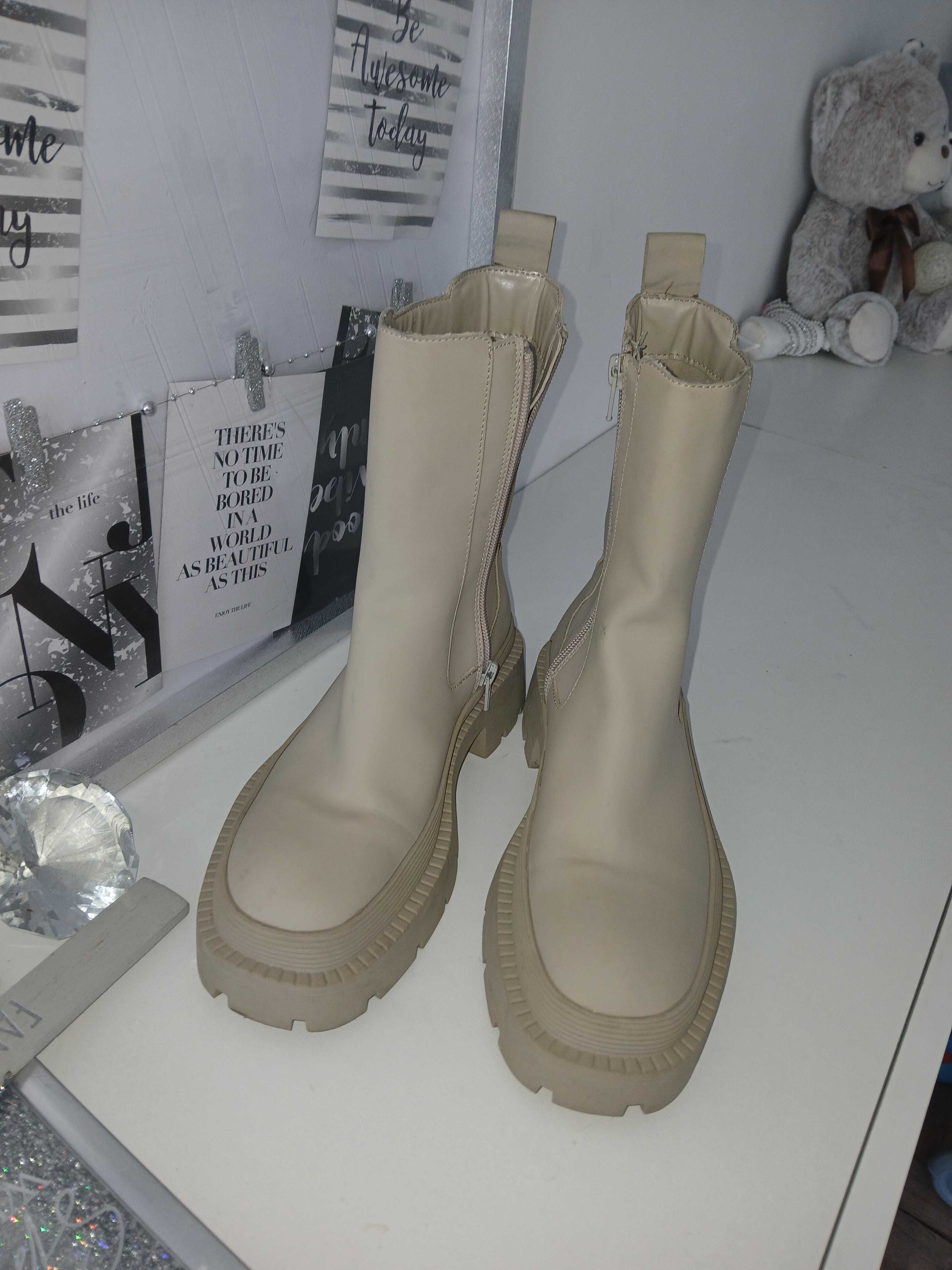 Nowe beżowe trapery Zara 36 sztyblety