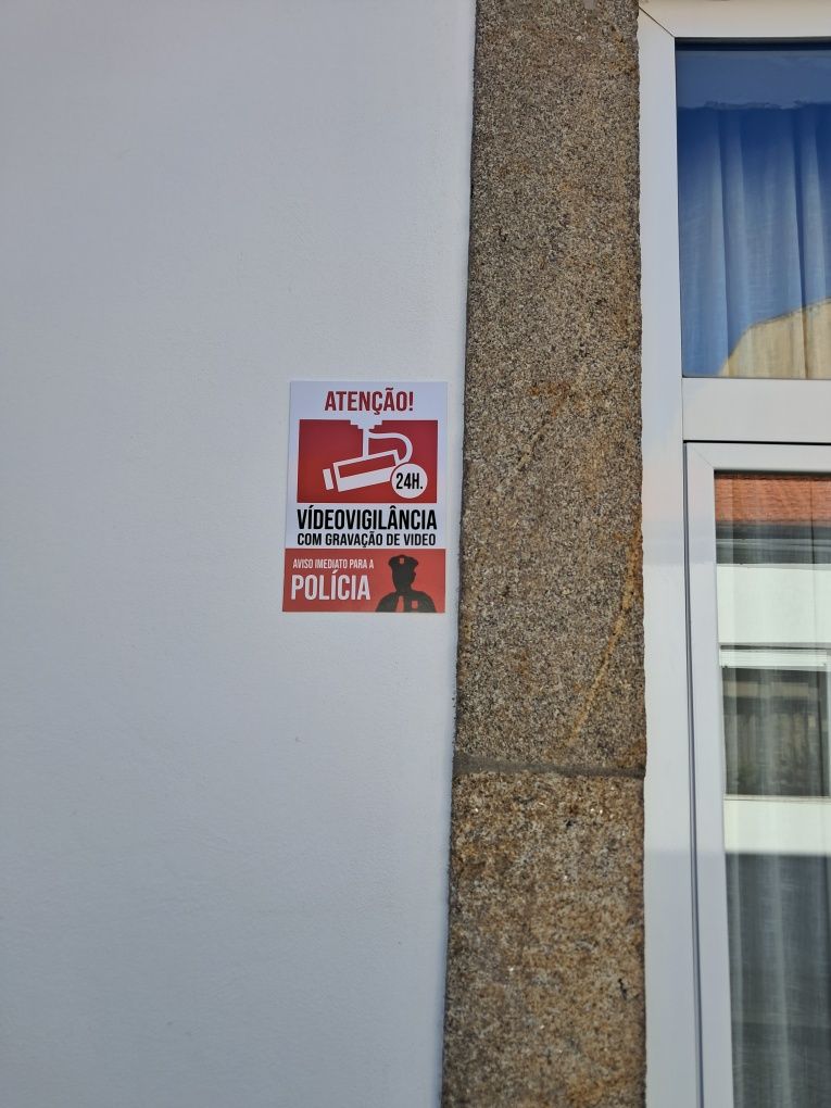 Placa dissuasão de alarme em pvc 30x20, com oferta de autocolante