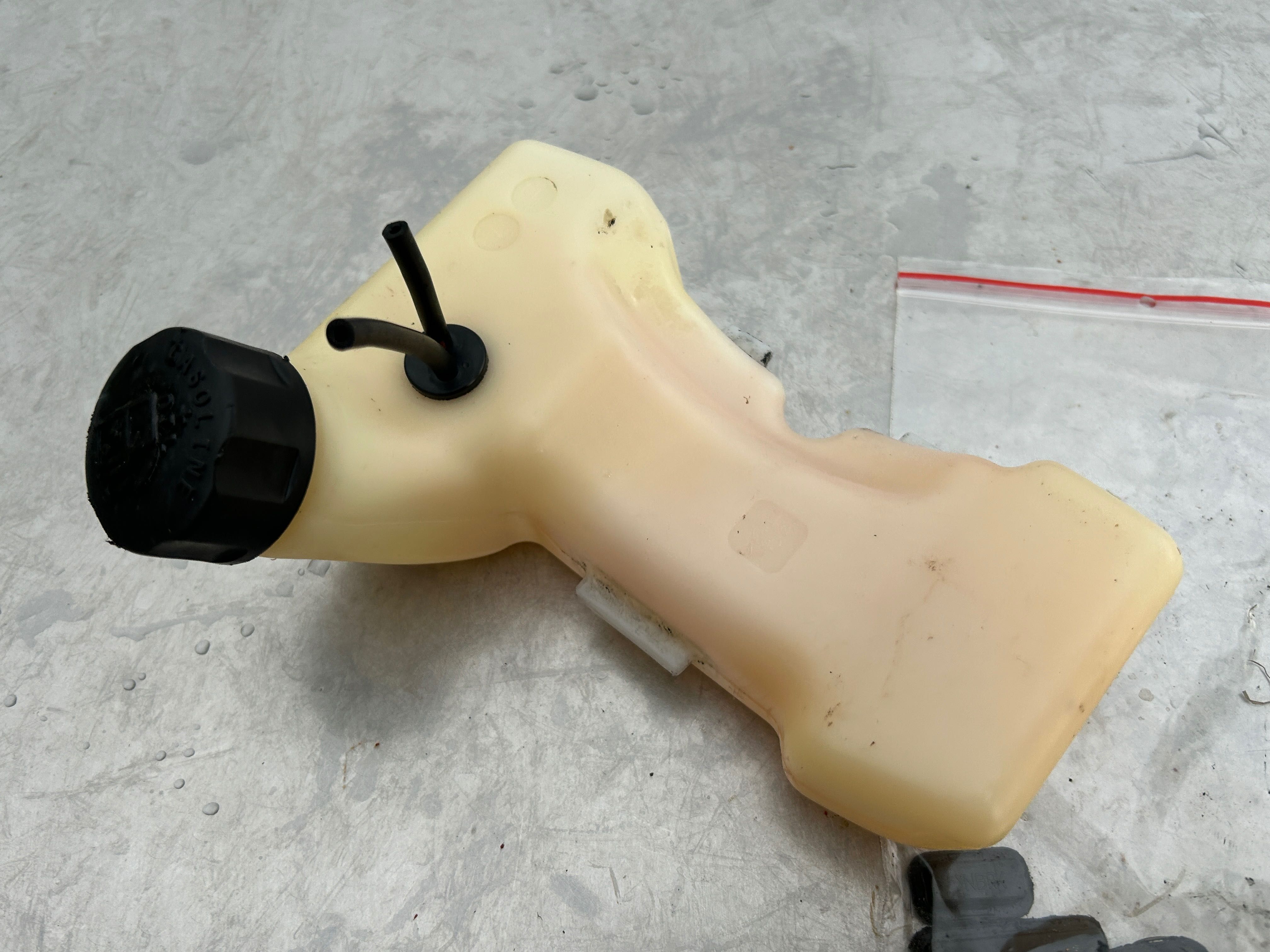 zbiornik paliwa BAK Makita EM2600U ER2600L LT27 Dolmar MS-27C (412)