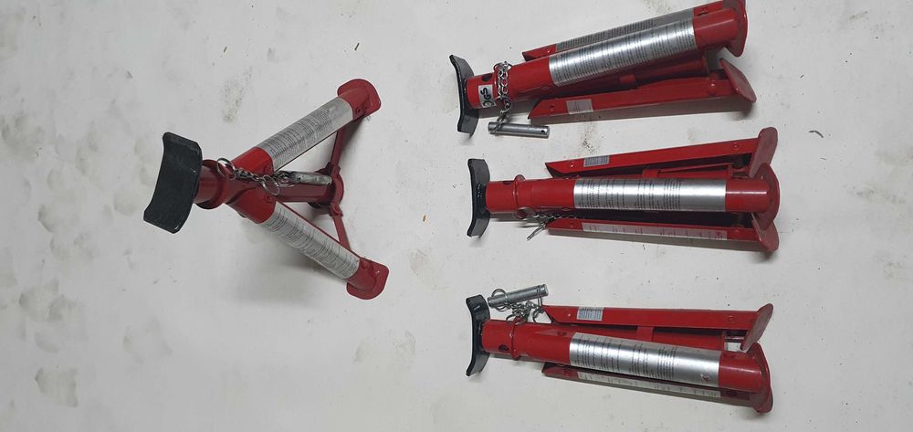 Suportes para colocar carro em suspensão