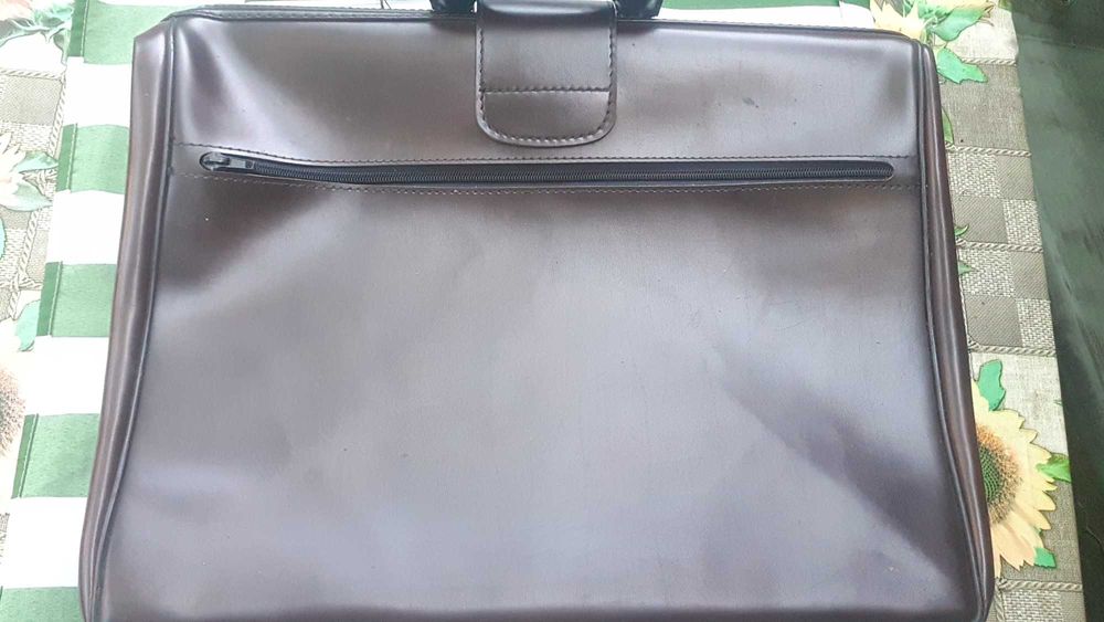 Портфель СССР новый .коричневый цвет.кожзам.