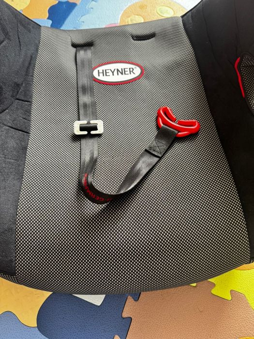 Автокрісло, бустер Heyner (15-32кг)