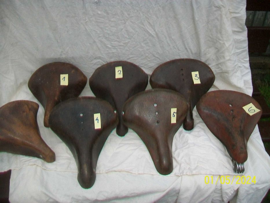 Stare skórzane siedzenia rowerowe