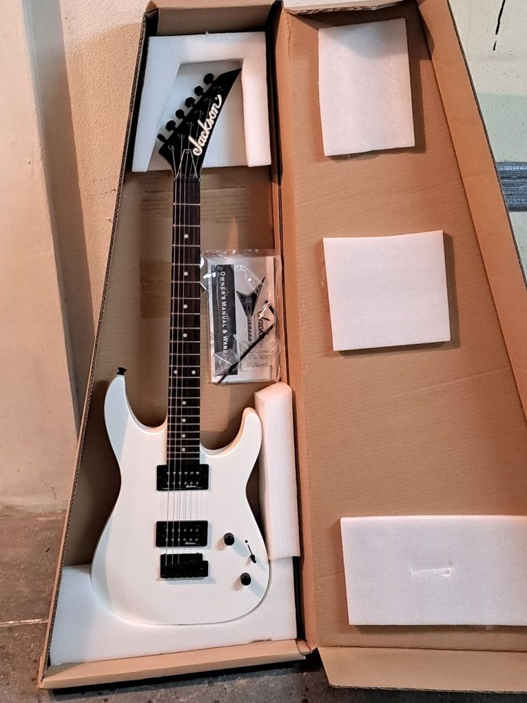 Guitarra eletrica jackson dinky nova