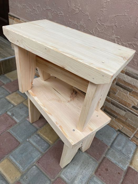 Табурет из массива сосны