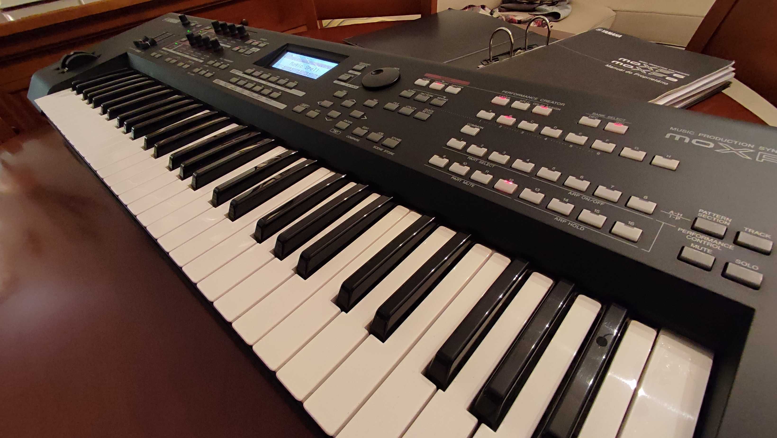 Yamaha MOXF6 - Sintetizador Workstation