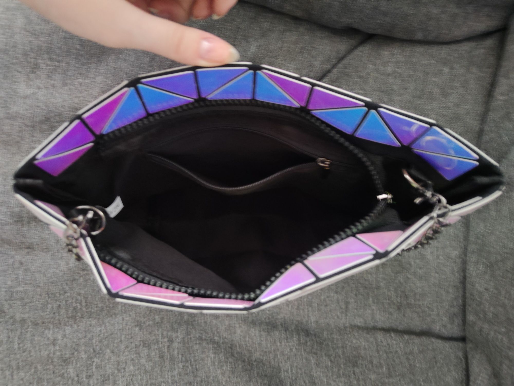 Piękna torebka holograficzna geometryczna nowa bao bao