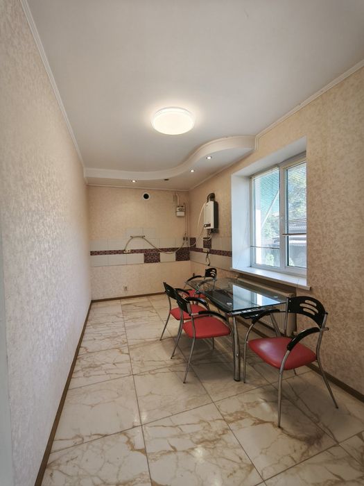 Продаж сучасна 2-х кімнатна в центрі