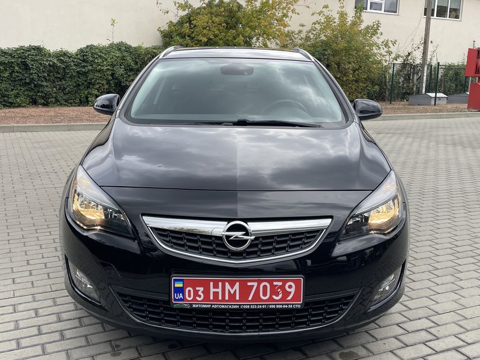 Продам Opel Astra J 2012р. 1.6 бензин Свіжопригнана