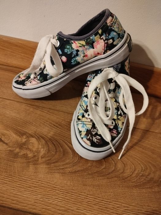 Trampki dziewczęce 32