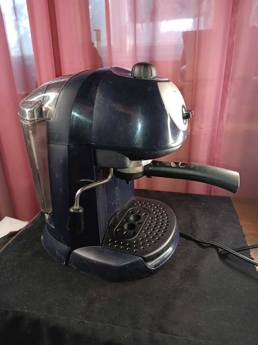 Продам кофеварку рожковую Delonghi EC 190CD