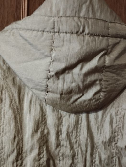 Куртка женская(52 размер)бежевого цвета