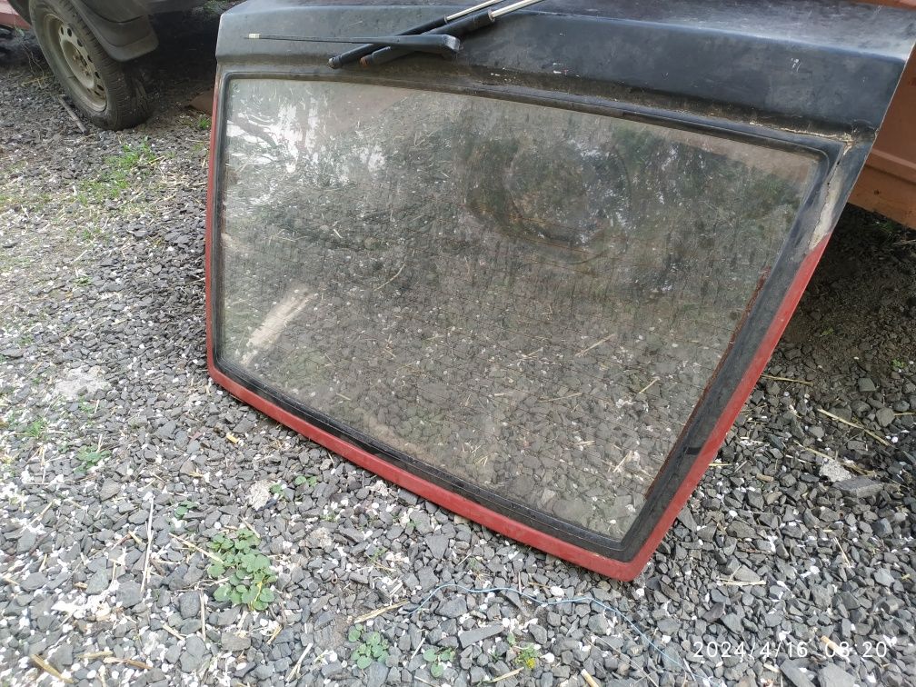 Крышка багажника ВАЗ 2109 со стеклом.