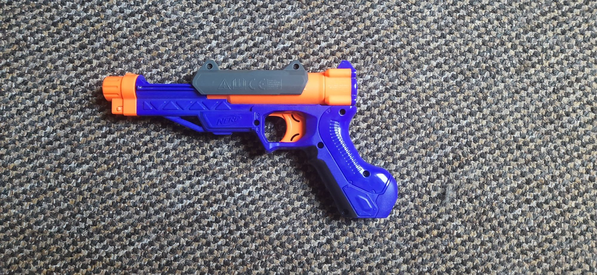 Pistolet nerf   .