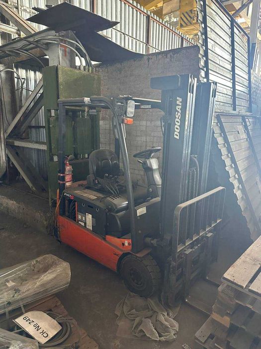 Навантажувач електричний Doosan B15T-5