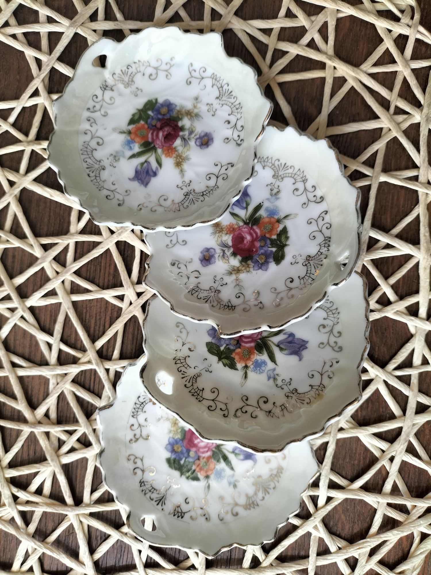 Vintage porcelanowe malutkie talerzyki w kształcie liścia