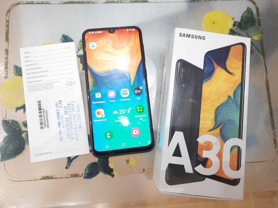 Samsung a30 Б/У, идеальное состояние,полный комплект коробка,документы