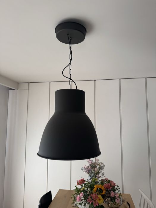 Czarna wiszaca lampa , stan bardzo dobry