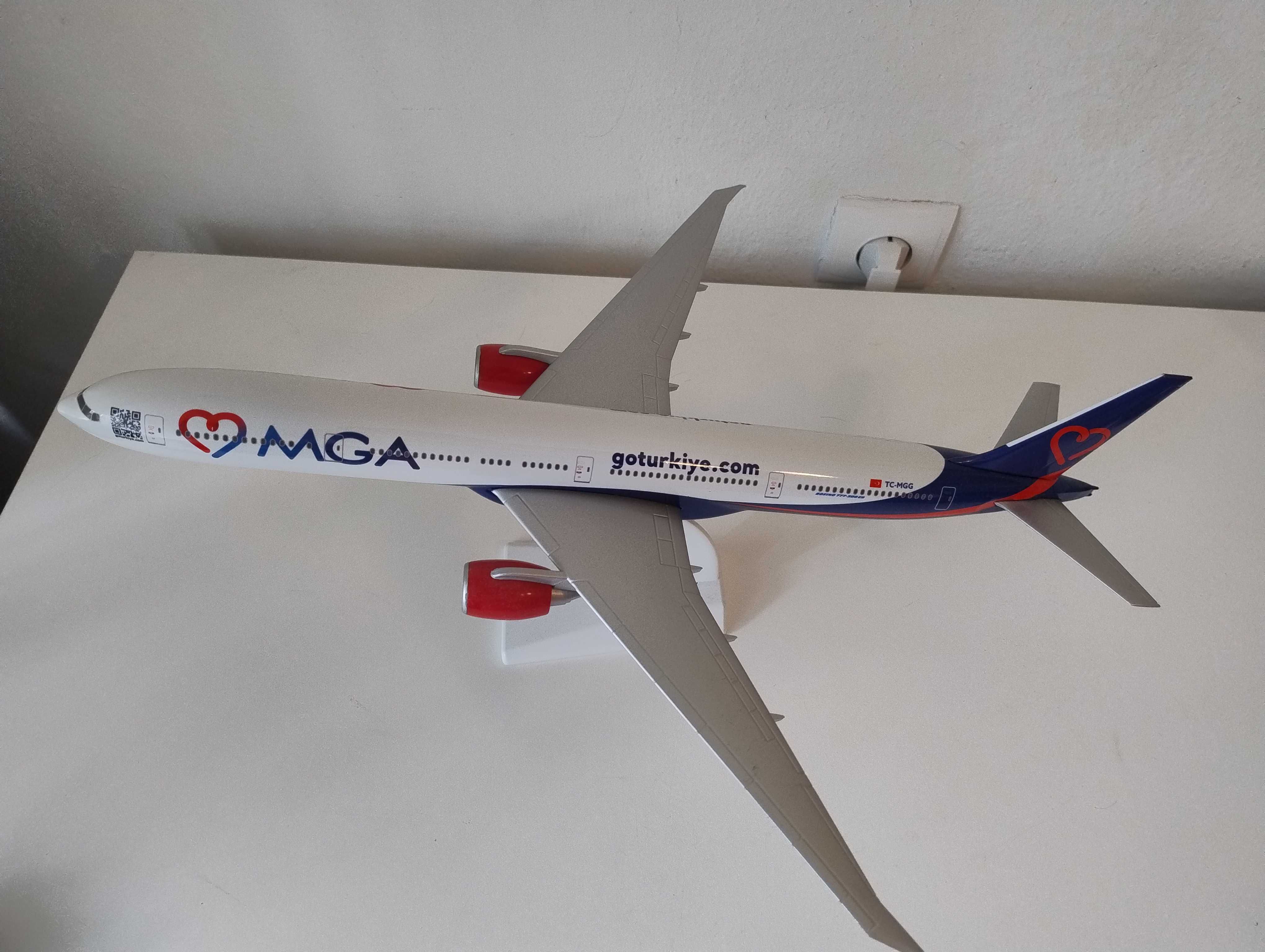model samolotu boeing 777-300ER 1:160 MGA duży - 46 cm