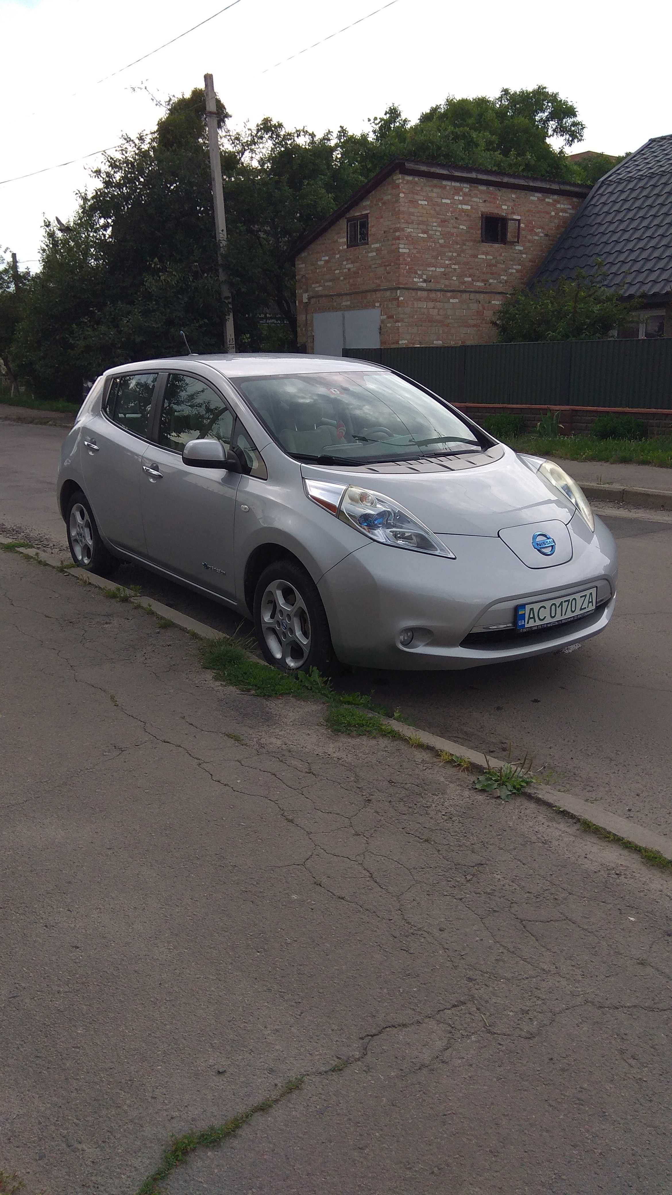 Продам Nissan Leaf 2012