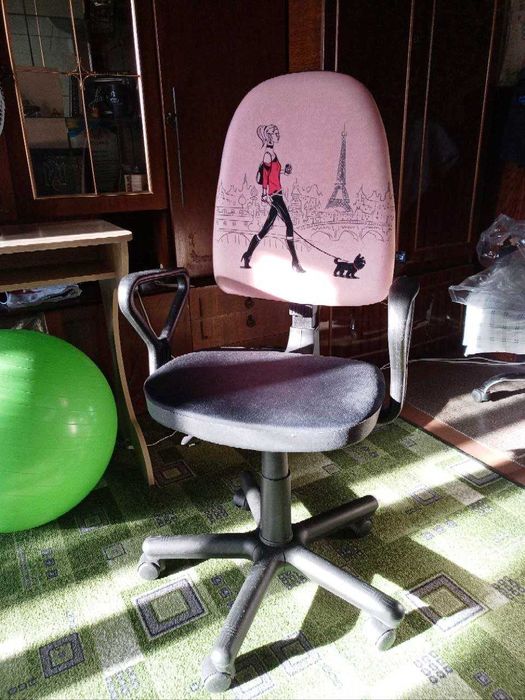 Крісло комп'ютерне для дівчини