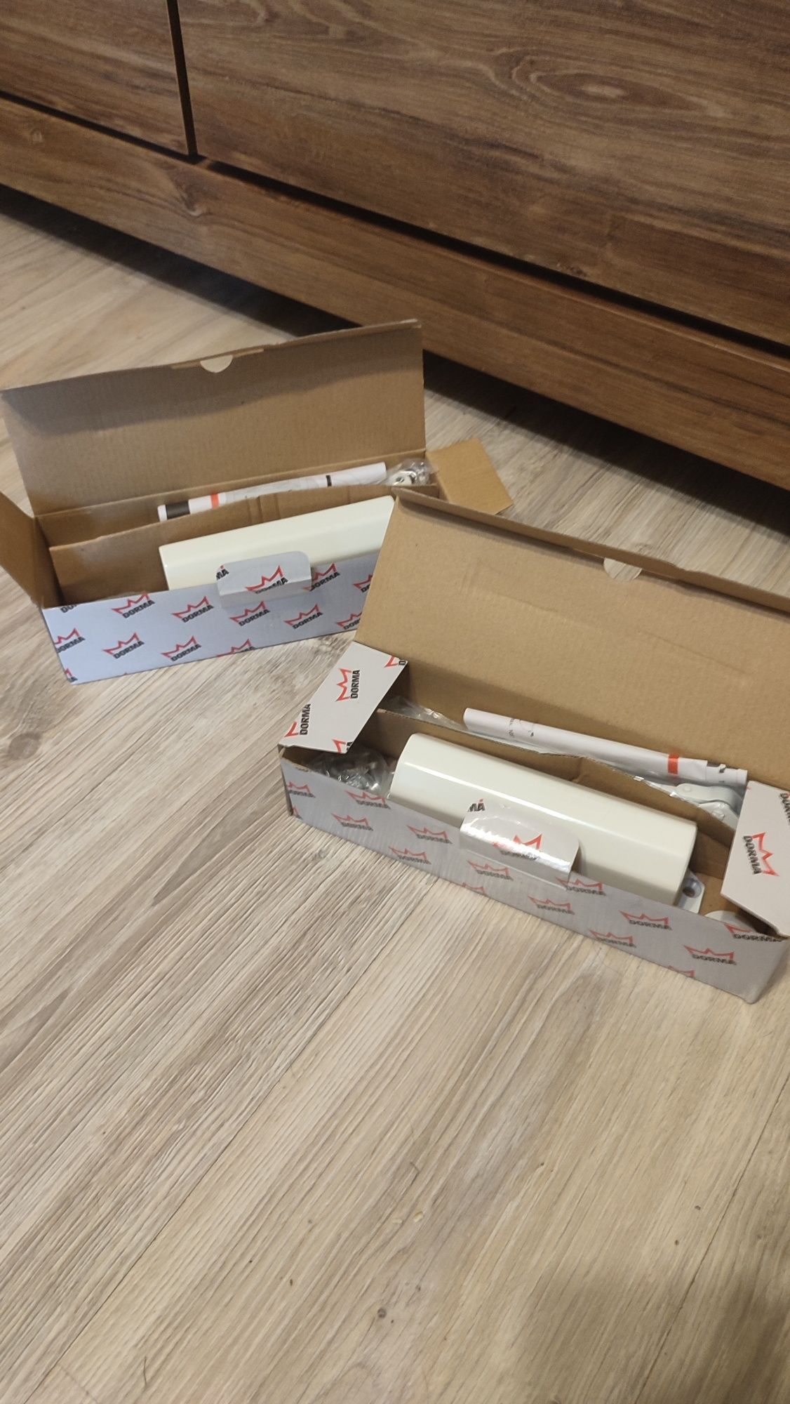 Samozamykacze DORMA TS77