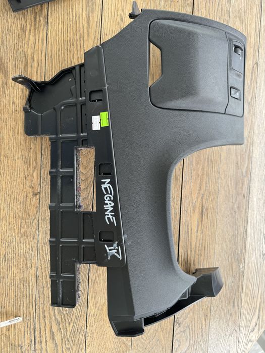 Kompletna środkowa osłona konsoli Renault Megane IV