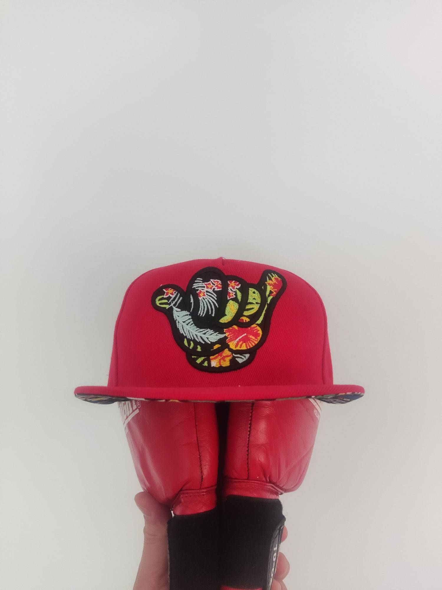 Czapka z daszkiem snap back  "Shaka"