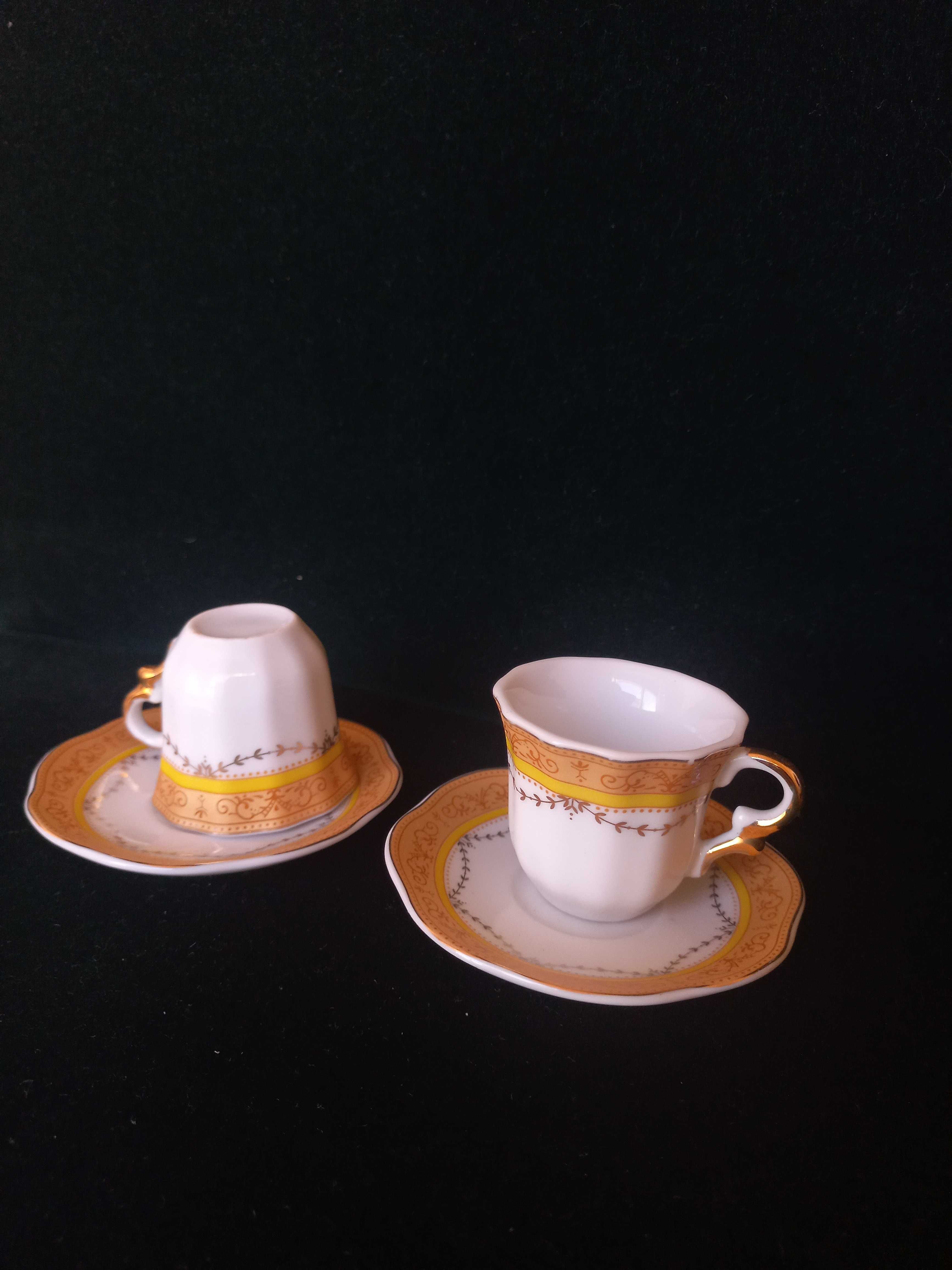 2 chávenas miniaturas