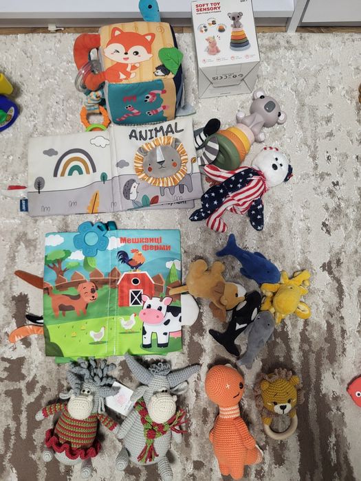 Іграшки, брязкальця, конструктор