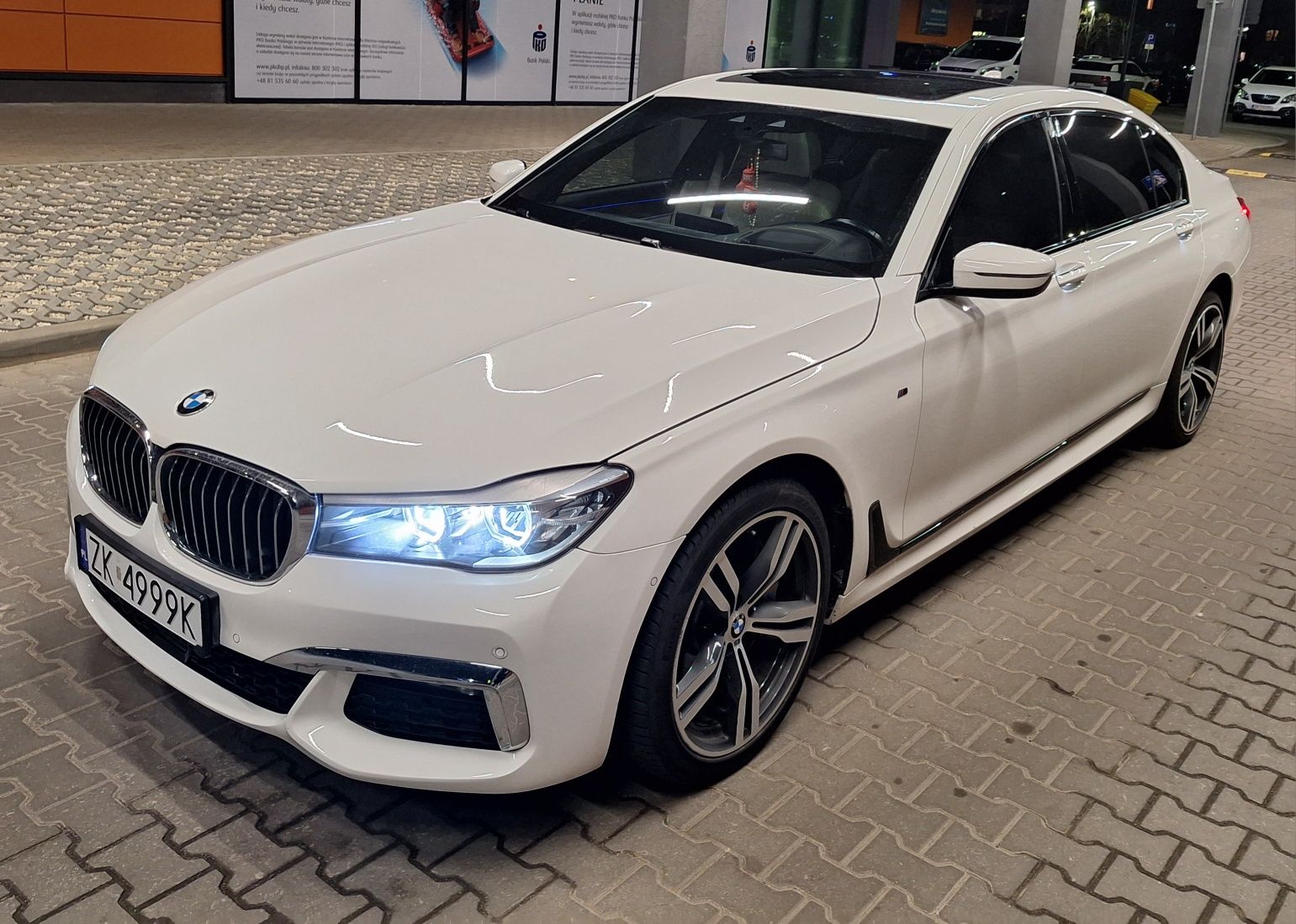 Samochód Auto do Ślubu Wesele Wynajem Bmw G11 750i Long M Dekoracje