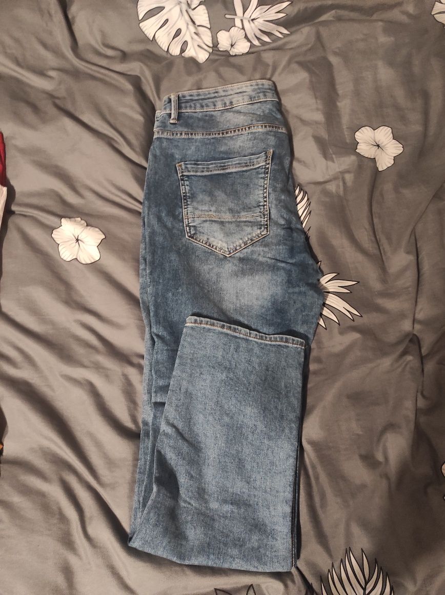 Jeansy męskie Bershka