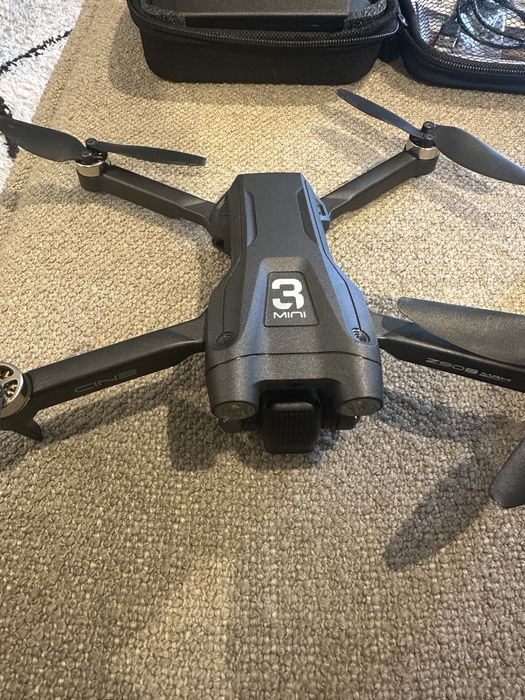 Dron z kompletem 3 baterii