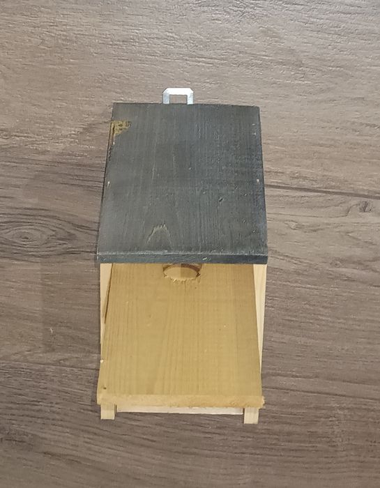 Karmnik budka lęgowa domek dla ptaków z drewna