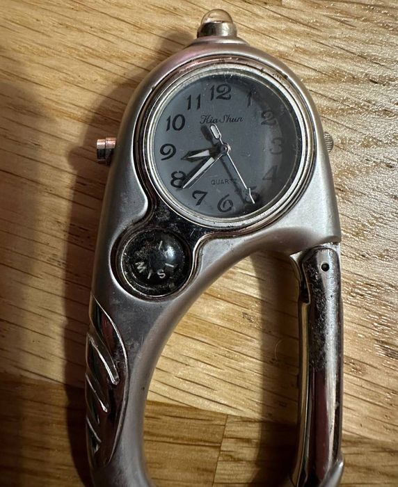 Многофункциональный часы карабин компас