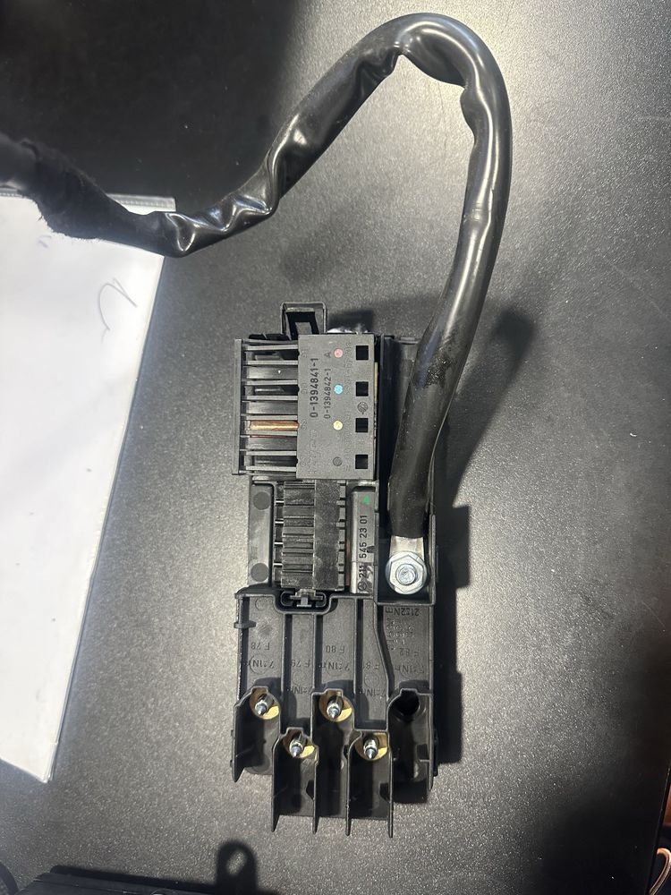 Caixa de fusíveis da bateria mercedes w211 e270 cdi ano 2007