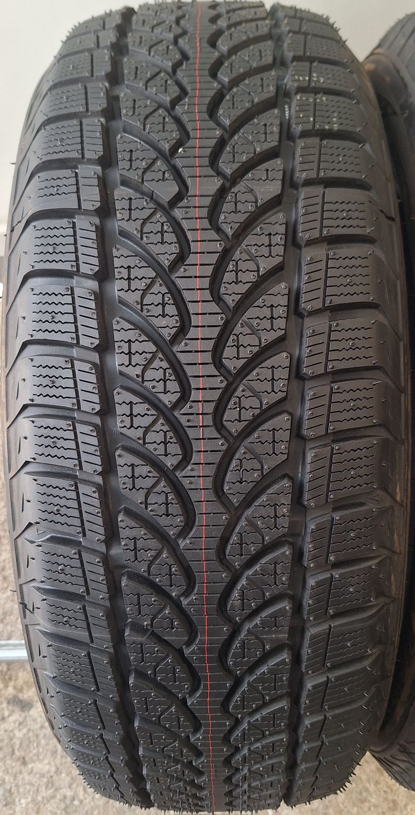 Opony Zimowe 16 Bridgestone Blizzak LM-32C 215/60R16C Para Nowe
