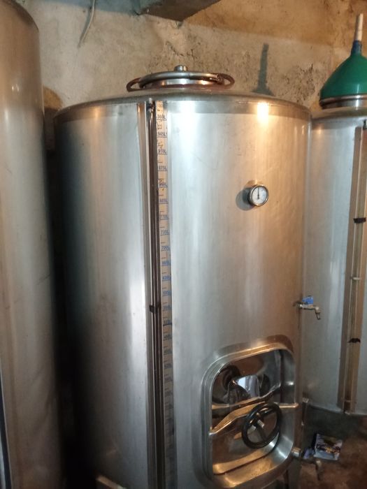 Vendo cubas de inox para vinho
