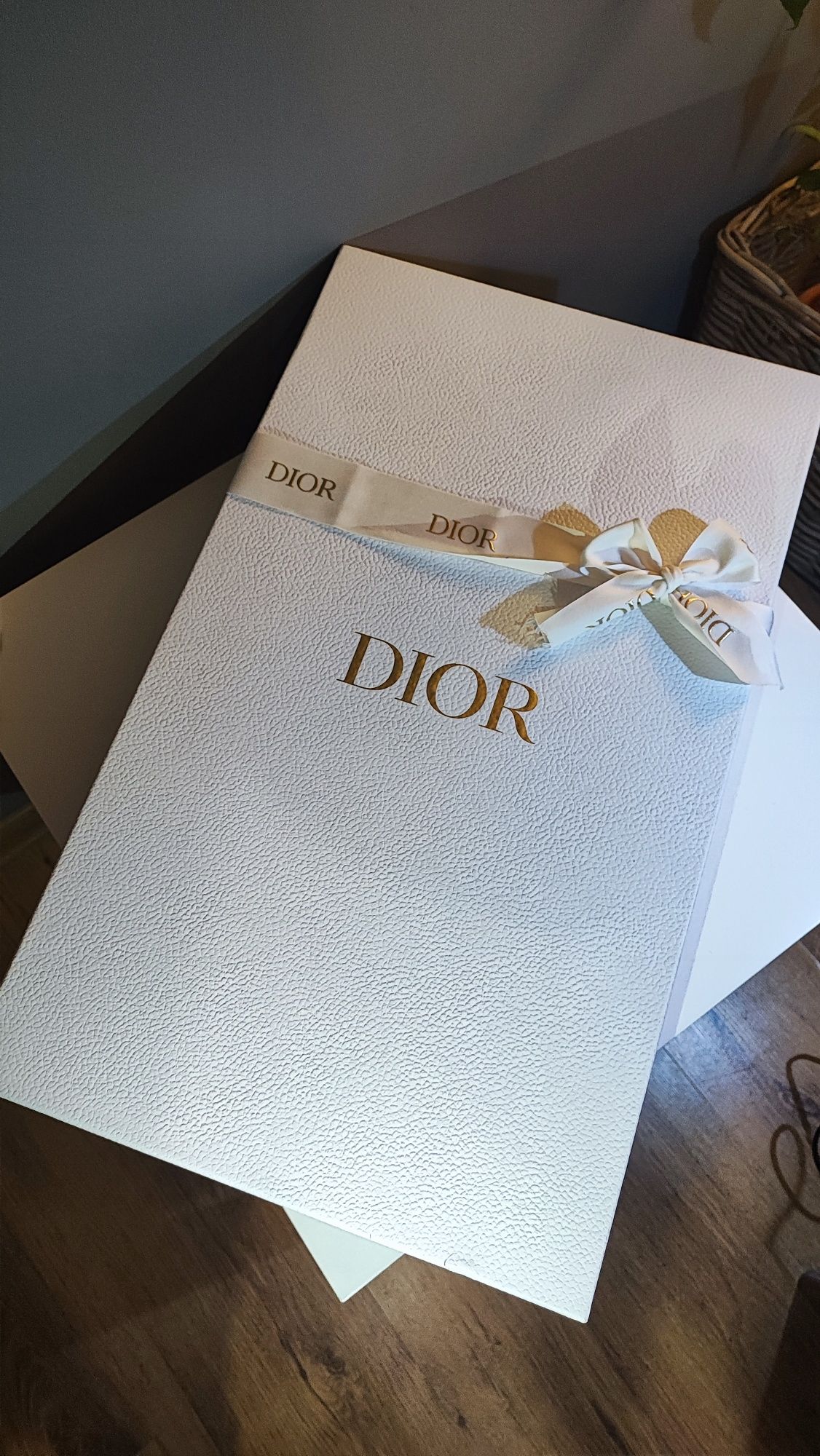 Pudełko b. duże Dior białe prezent karton