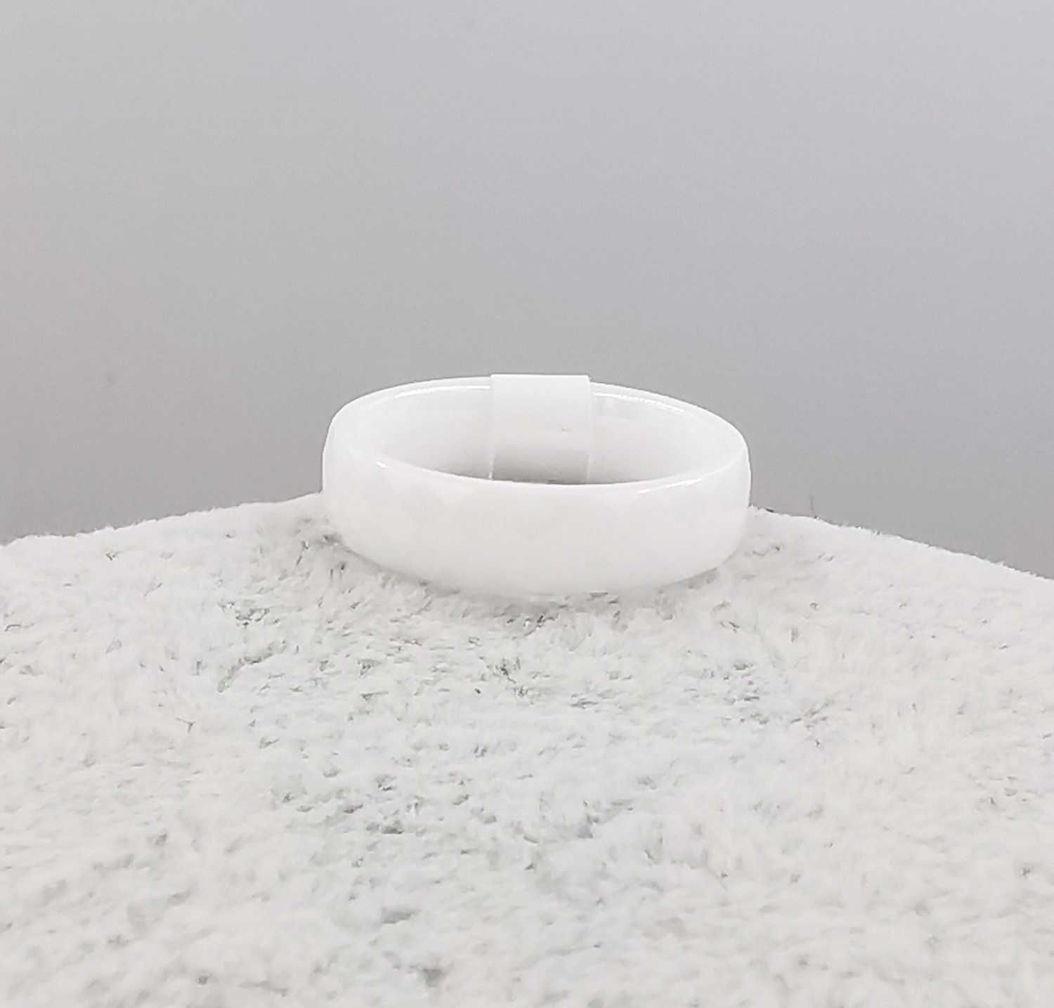 62991 Pierścionek obrączka ceramiczna biała średnica 17 mm
