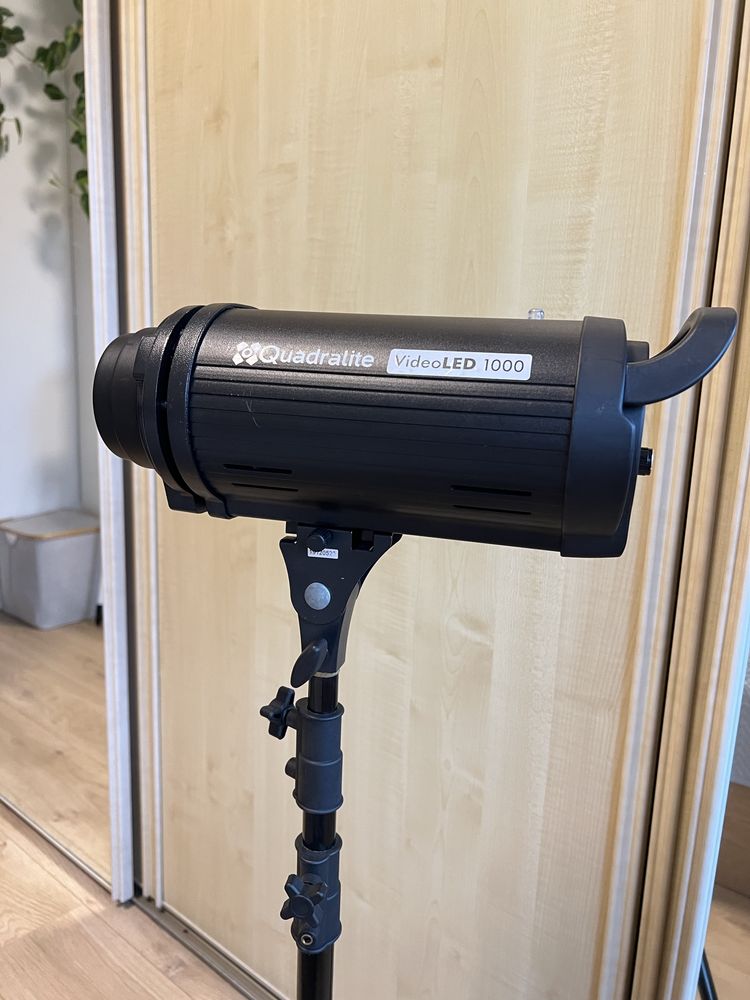 Quadralite VideoLed 1000 lampa światła ciągłego + statyw i softobox