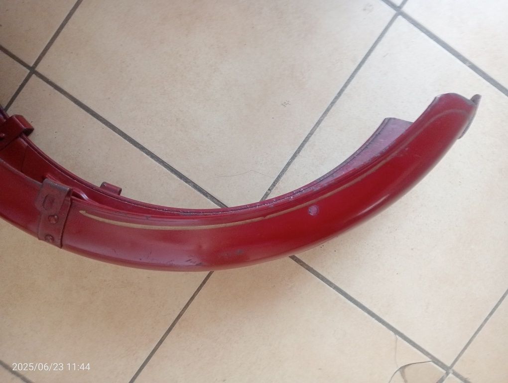 Błotnik tylny wsk125 B1 fabrycznie nowy