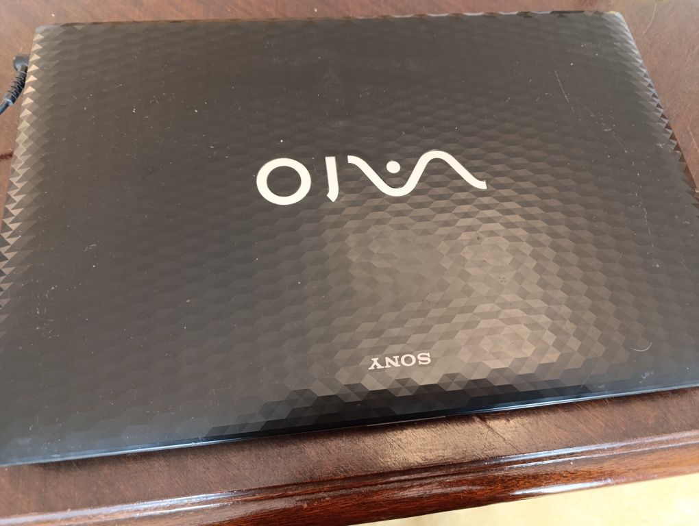 Vendo portátil Sony para peças com carregador