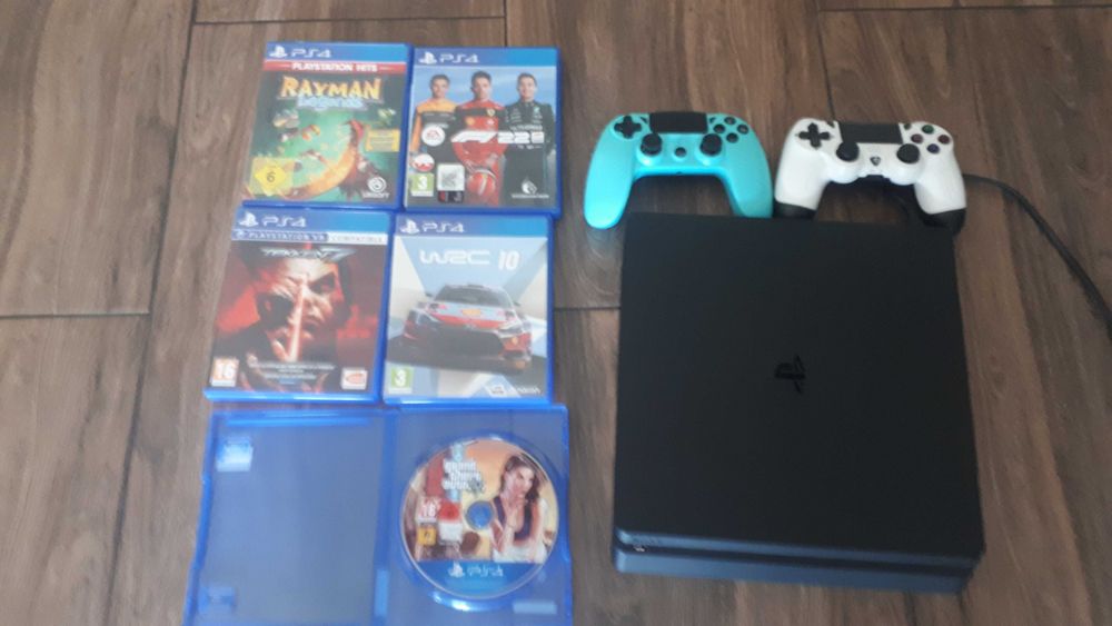 PlayStatio4+dwa pady+pięć gier bardzo zadbane