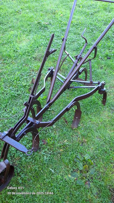 Alfaia agricola para sachar a terra.